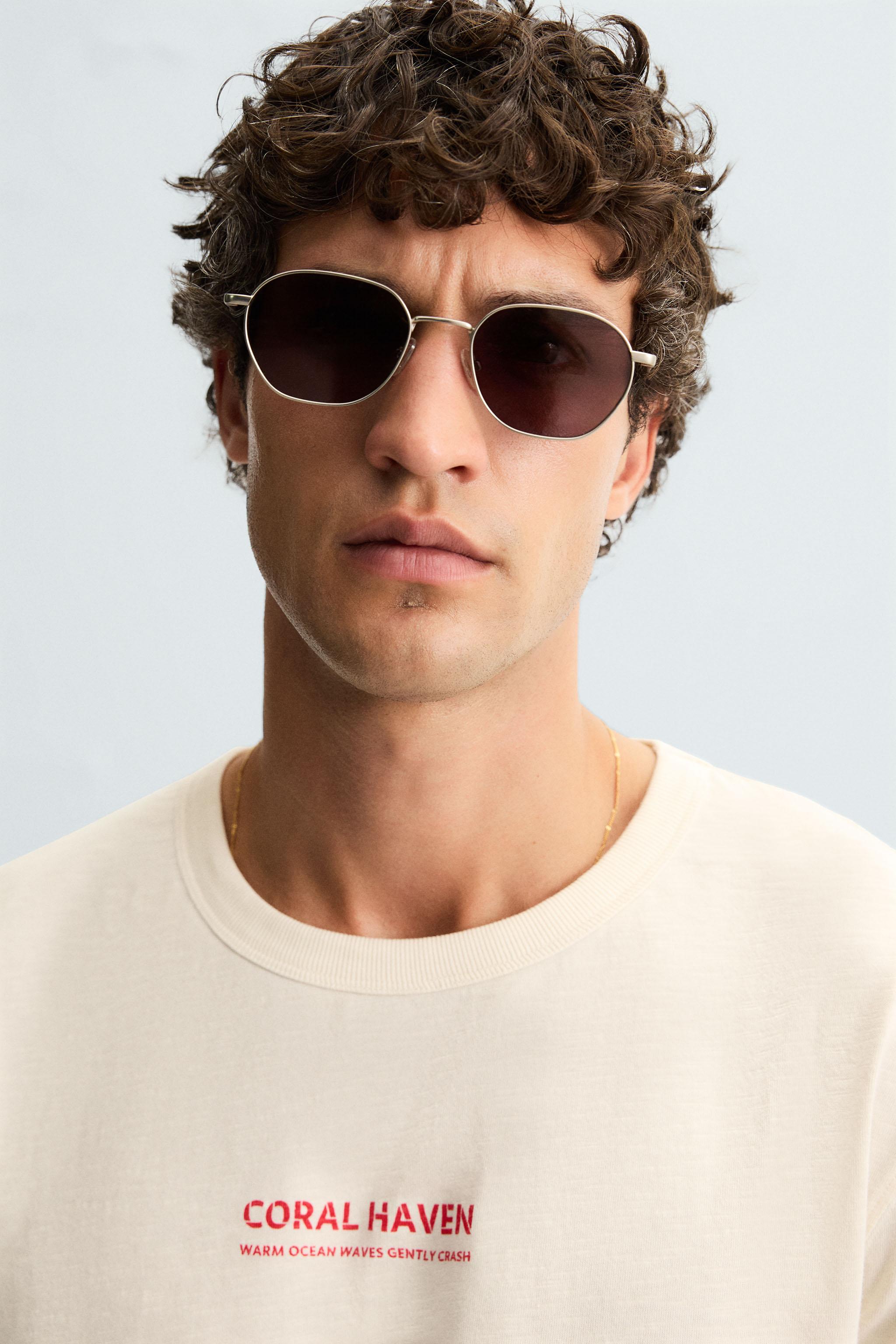 T-SHIRT À GRAPHIQUES EN CONTRASTE